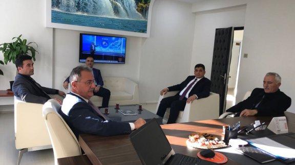 İlçe Belediye Başkanı Mehmet BOYRAZ, Müdürümüz Abdullah BAHAR´ı Makamında Ziyaret Etti.