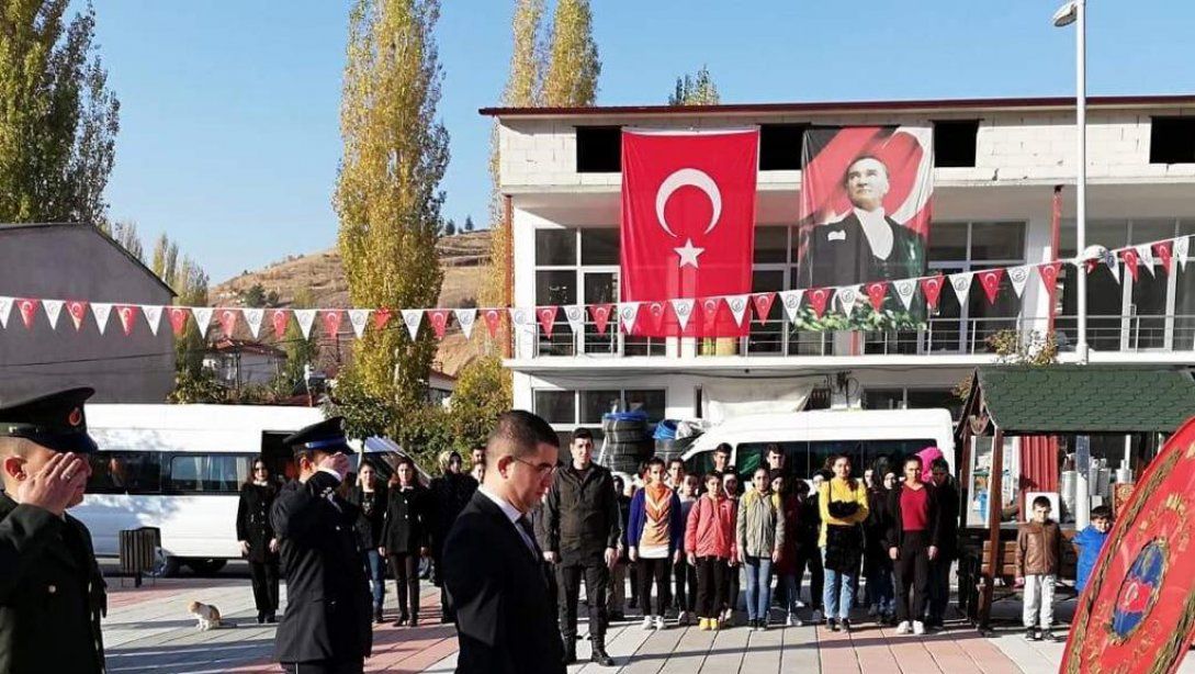 Türkiye Cumhuriyeti'nin Kurucusu Başöğretmen Gazi Mustafa Kemal Atatürk, 81. ölüm yıl dönümünde Saygıyla Anıldı